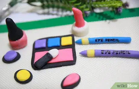 Image titled Make Edible Makeup Cake Decorations Step 18
