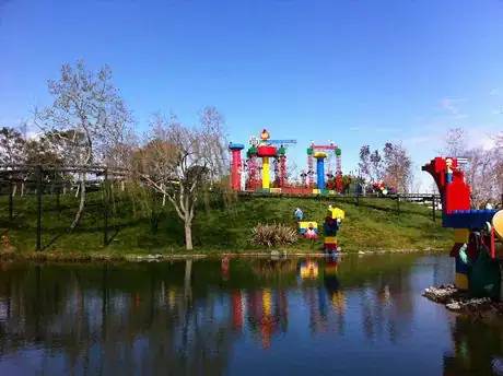 Image titled Legoland_California_(5471283725)