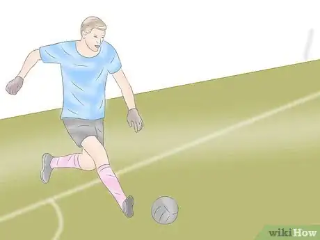 Image titled Play As a Futsal Goalkeeper Step 6