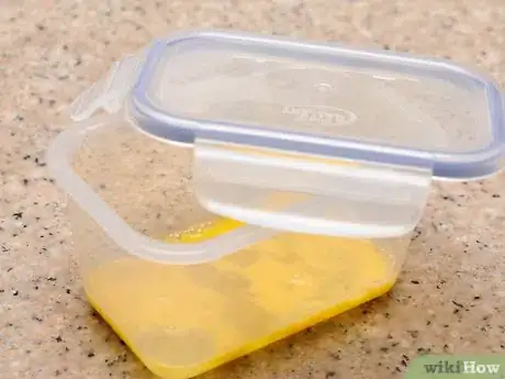 Image titled Freeze Eggs Step 5