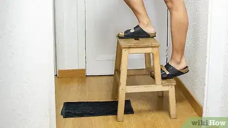 Image titled Clean a Glass Lamp Step 3