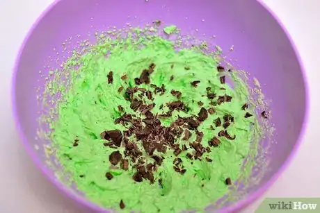 Image titled Make Mint Chocolate Chip Cake Step 15