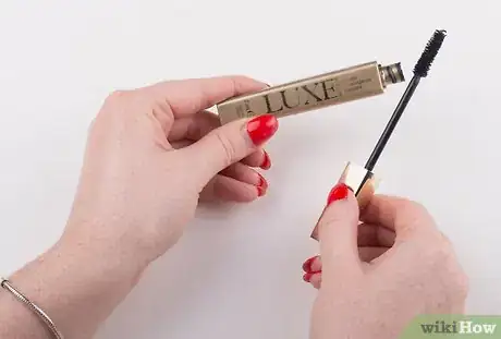 Image titled Make Clumpy Eyelashes Step 1