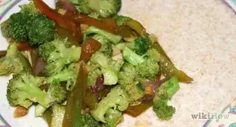 Make Broccoli and Capsicum Stir Fry