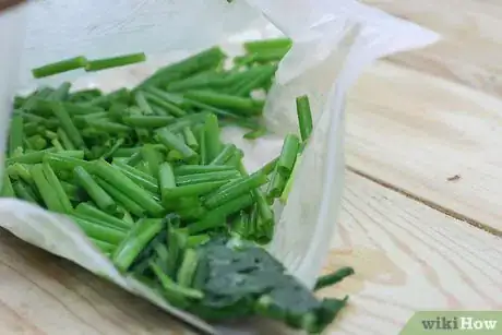 Image titled Freeze Dry Chives Step 8Bullet2