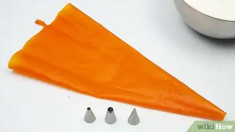 Image titled Decorate a Christmas Cake Step 11