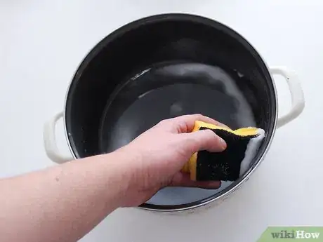 Image titled Clean a Dutch Oven Step 5