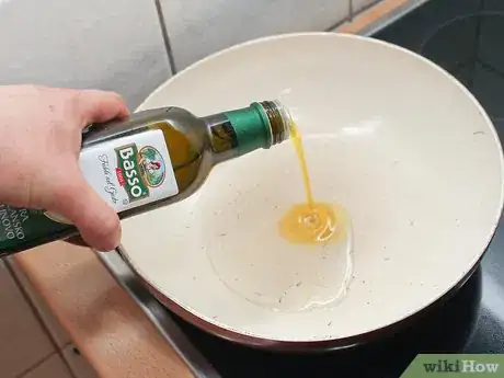 Image titled Make Pan Sauce for Chicken Step 2