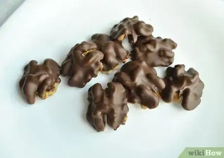 Image titled Serve Walnuts Step 8