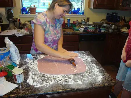Image titled Rolling the Fondant