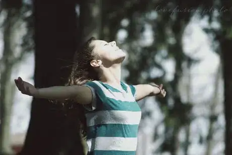 Image titled Praise belongs to the King