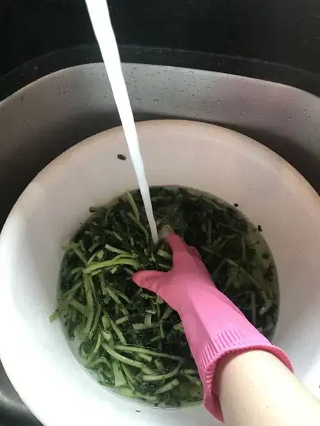 Image titled Wash_saltRadish