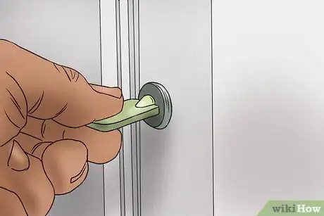 Image titled Avoid Airport Scam Artists Step 10