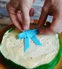Add a Ribbon to a Cake