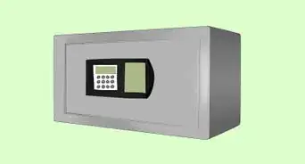 Pack Necklaces for Traveling