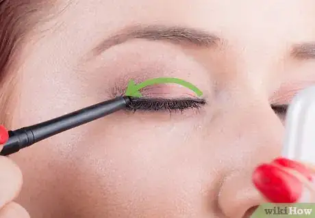 Image titled Make Clumpy Eyelashes Step 5