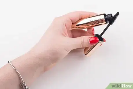Image titled Make Clumpy Eyelashes Step 3