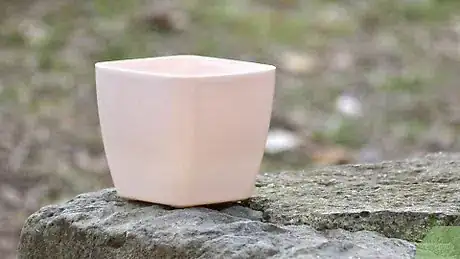 Image titled Paint Outdoor Plastic Step 4