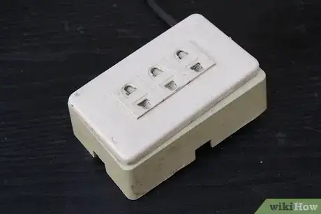 Image titled Make a Makeup Mirror with Lights Step 5