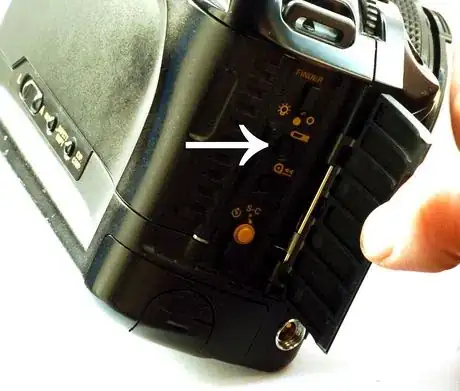 Image titled 2 T90_battery_check_button_631.JPG