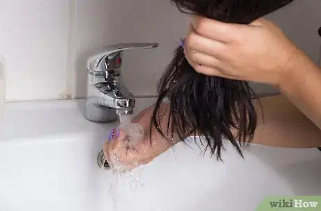 Image titled Scrunch Hair Without Gel & Mousse Step 1