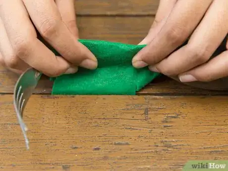 Image titled Make a Fork Bracelet Step 4