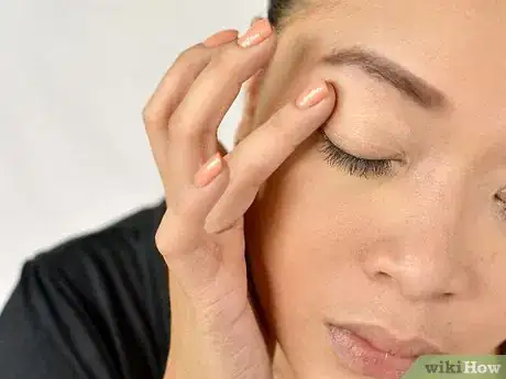 Image titled Have a Party Look Makeup (Only Eye) Step 2