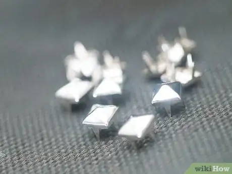 Image titled Decorate a Schoolbag Step 12