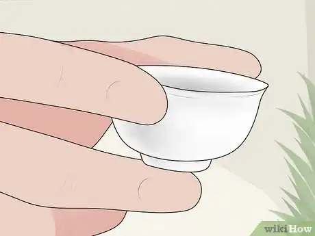 Image titled Hold a Chinese Tea Cup Step 4