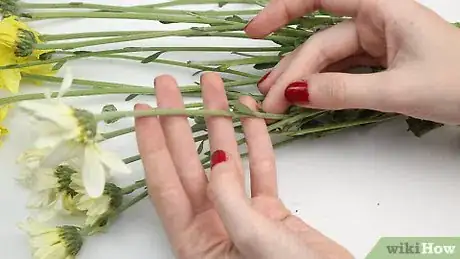 Image titled Make a Daisy Chain Step 6