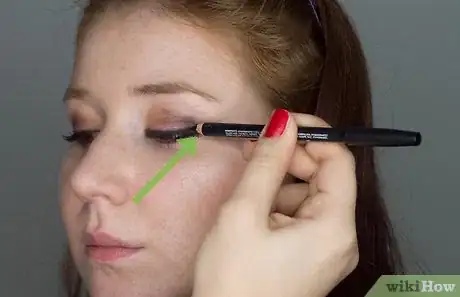 Image titled Apply Eyeliner to Another Person Step 5