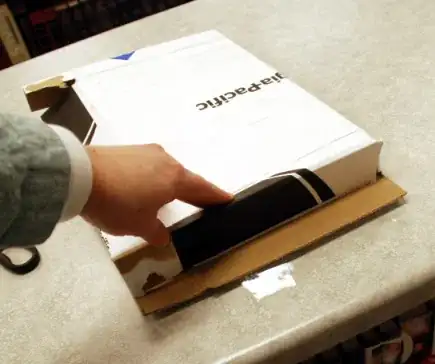 Image titled Flaps lined up carefully at the top edge.