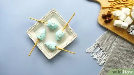 Image titled Make Dreidel Marshmallow Pops Step 15