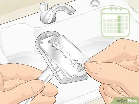Image titled Dry a Safety Razor Step 3