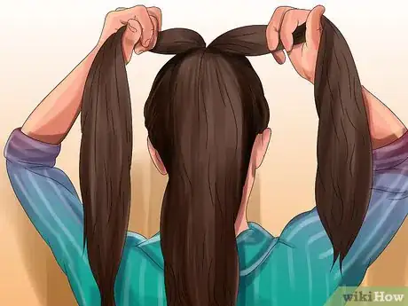 Image titled Razor Cut Your Own Hair Step 3