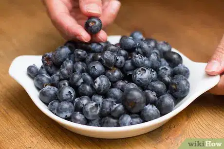 Image titled Freeze Blueberries Step 1