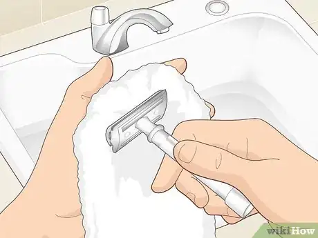 Image titled Dry a Safety Razor Step 1