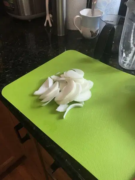 Image titled Slice_onion