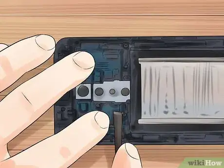 Image titled Remove the Battery from an LG G2 Step 10