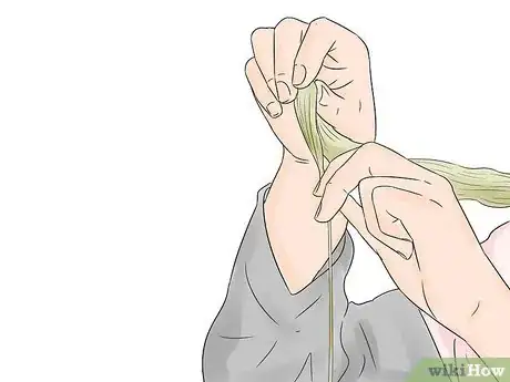 Image titled Spin with a Drop Spindle Step 2