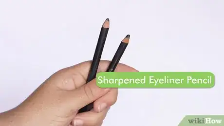 Image titled Apply Eyeliner to the Waterline Step 10
