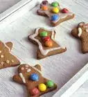 Make Gingerbread Cookies