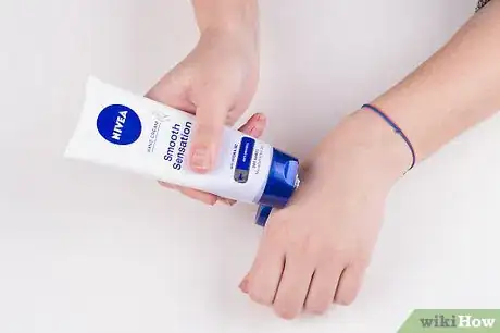 Image titled Cover Vitiligo Patches with Makeup Step 3