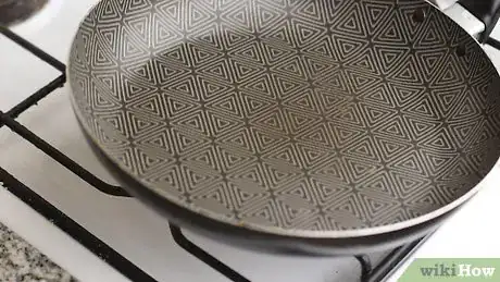 Image titled Make Sunny Side up Eggs Step 2