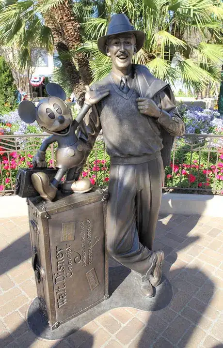 Image titled Storytellers Statue