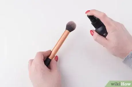 Image titled Apply Eyeliner to Another Person Step 9