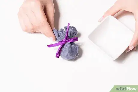 Image titled Choose Fixatives for Making Potpourri Step 1