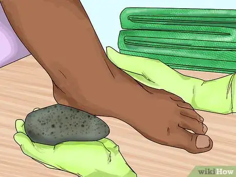 Image titled Avoid Unsanitary Nail Salons Step 7