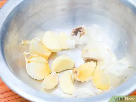 Image titled Peel a Head of Garlic Step 4