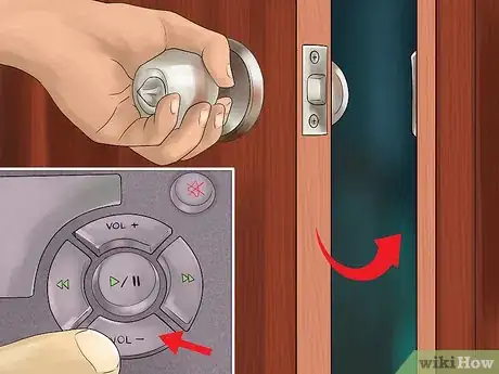 Image titled Identify and Treat Noise Phobias in Cats Step 2